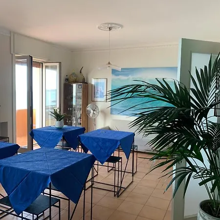 לינה וארוחת בוקר Dimora Di Mare 3*